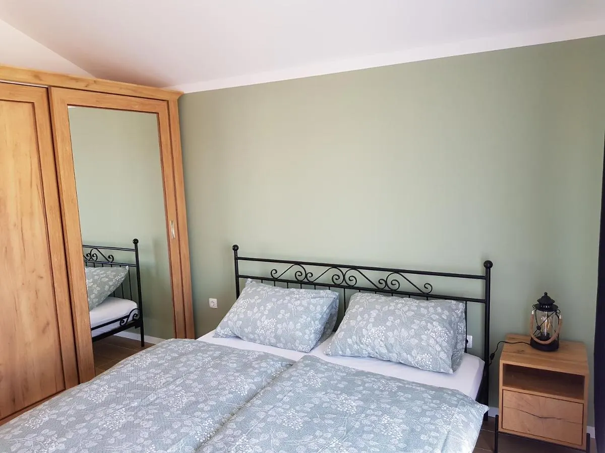 Tiki Tita Apartman Čižići 0*,  クロアチア
